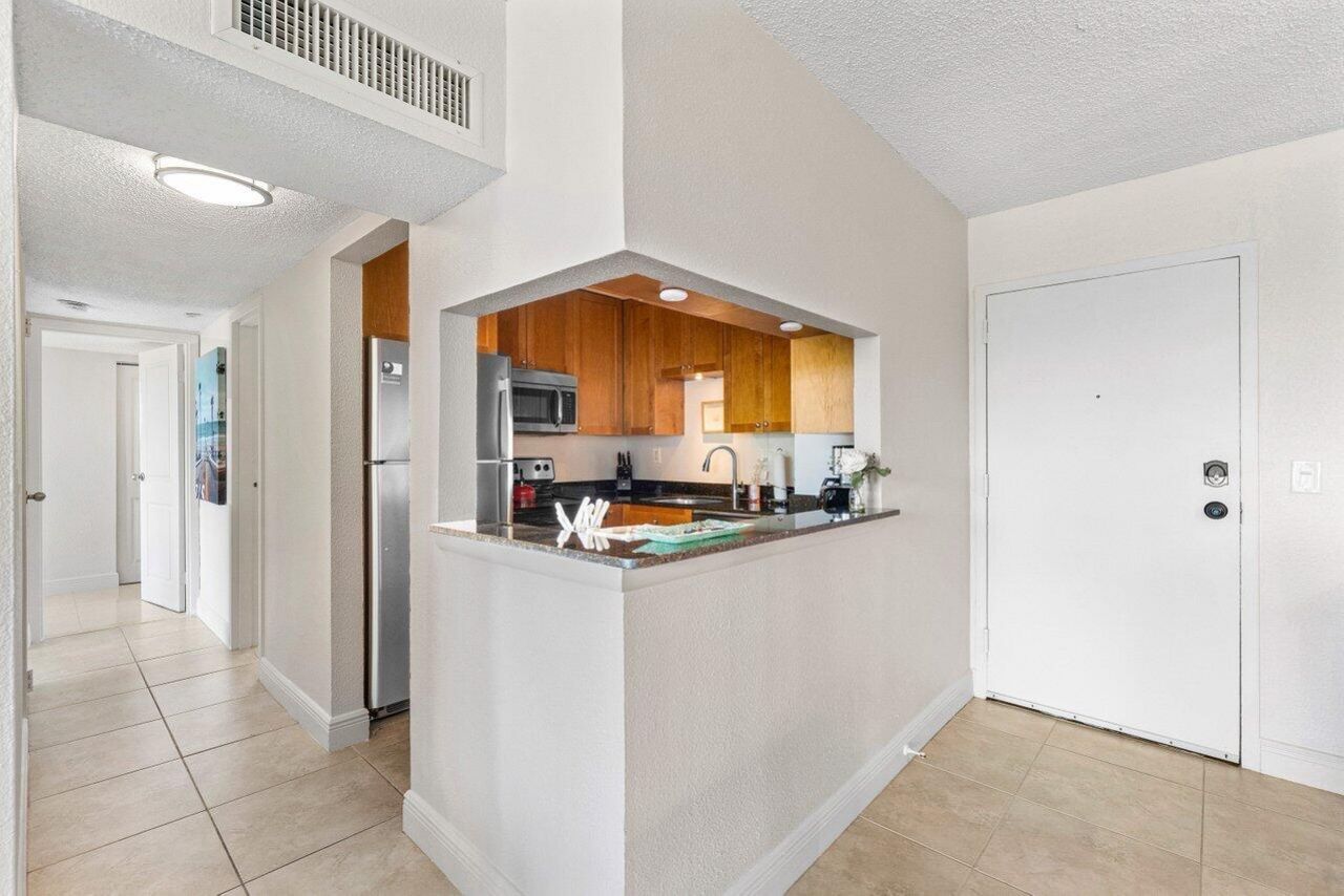 1830 Embassy Drive, Unit 401, West Palm Beach, FL 33401 Photo