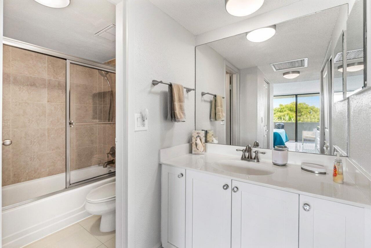 1830 Embassy Drive, Unit 401, West Palm Beach, FL 33401 Photo