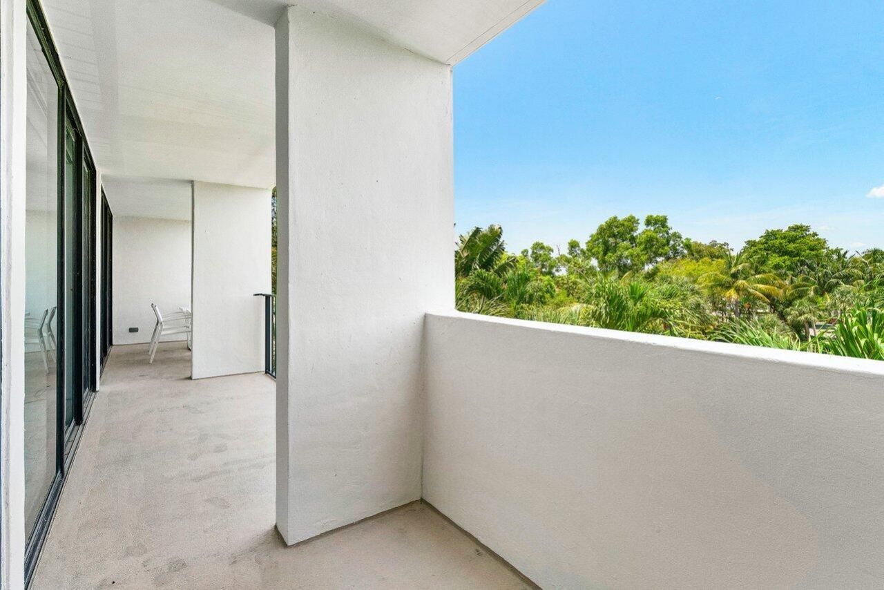 1830 Embassy Drive, Unit 401, West Palm Beach, FL 33401 Photo
