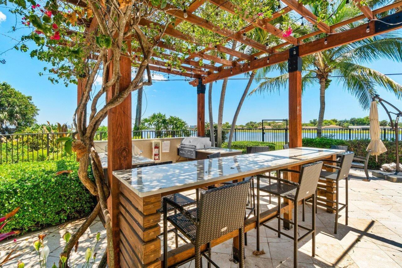 1830 Embassy Drive, Unit 401, West Palm Beach, FL 33401 Photo