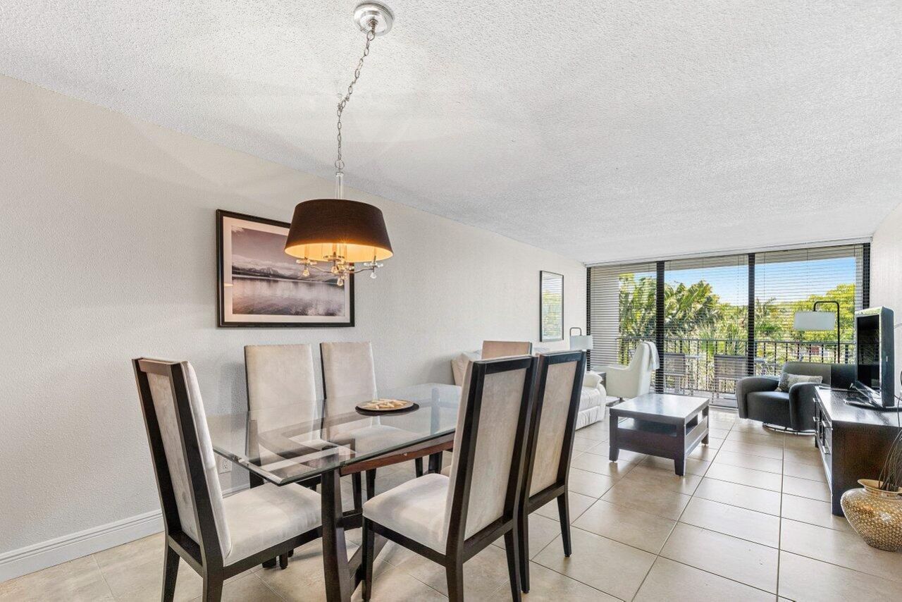 1830 Embassy Drive, Unit 401, West Palm Beach, FL 33401 Photo