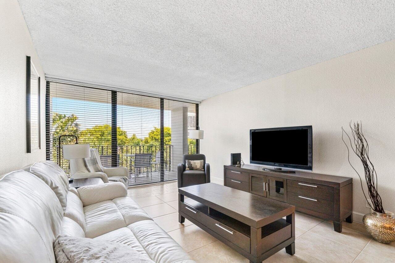 1830 Embassy Drive, Unit 401, West Palm Beach, FL 33401 Photo