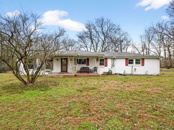 215 Ewing Dr, Nashville, TN 37207