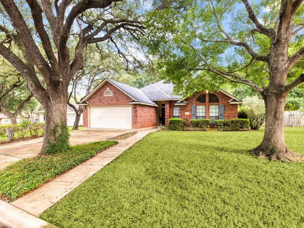 1502 Oak Knoll LN, Lockhart, TX 78644