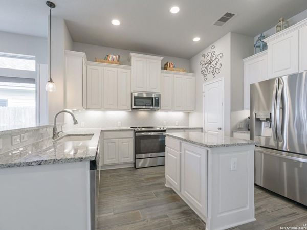 2032 Glen Hollow HOLW, Seguin, TX 78155