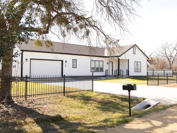 300 E Front ST, Thorndale, TX 76577