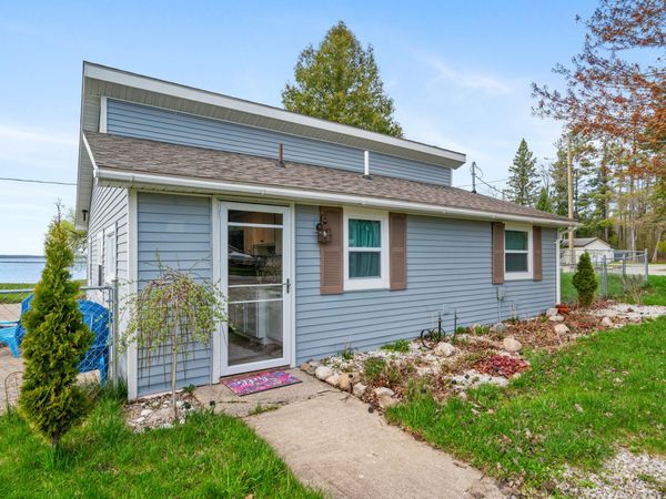 1012 Lynn Drive, Indian River, MI 49749