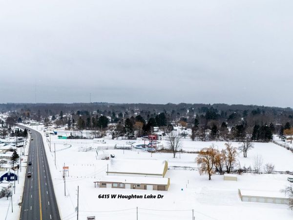 6415 W Houghton Lake Drive, Houghton Lake, MI 48629