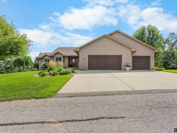 1800 N Ranch Oak Pl, Sioux Falls, SD 57110