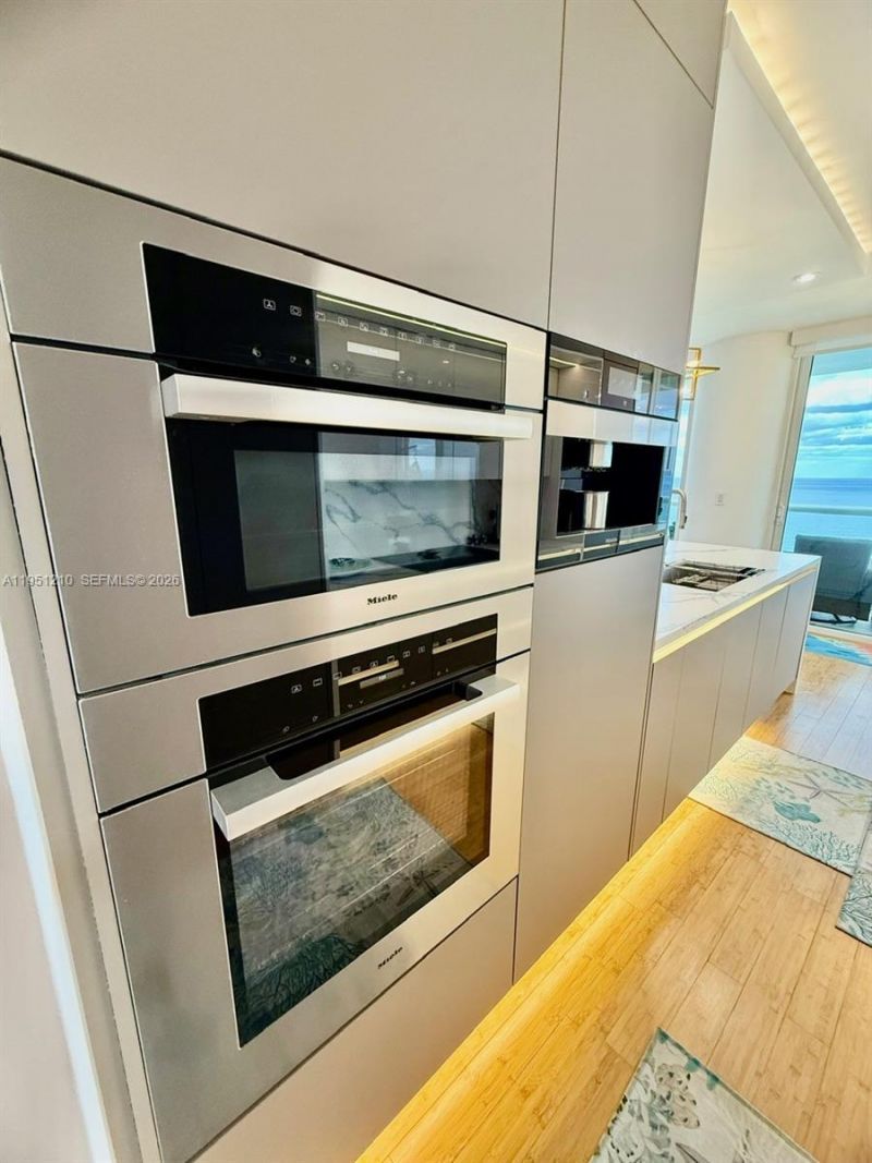 6365 Collins Ave, Unit 3102, Miami Beach, FL 33141 Photo