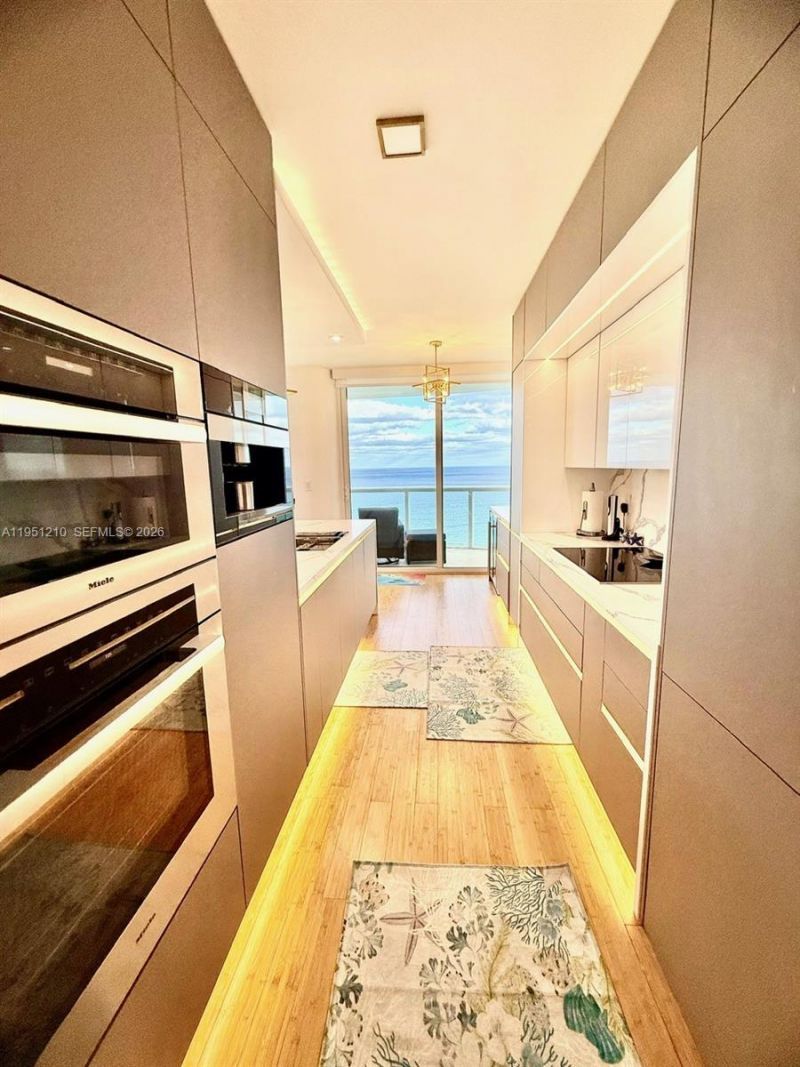 6365 Collins Ave, Unit 3102, Miami Beach, FL 33141 Photo