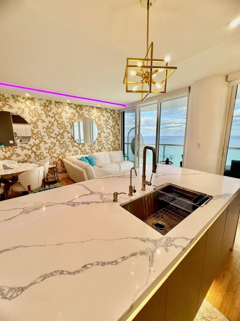 6365 Collins Ave, Unit 3102, Miami Beach, FL 33141 Photo