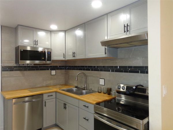 4172 Inverrary Dr, Unit 110, Lauderhill, FL 33319