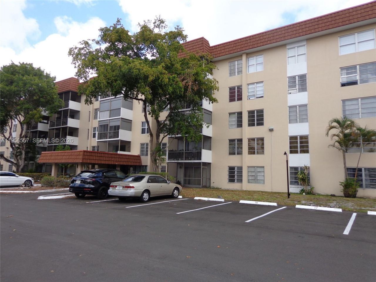 4172 Inverrary Dr, Unit 110, Lauderhill, FL 33319 Photo