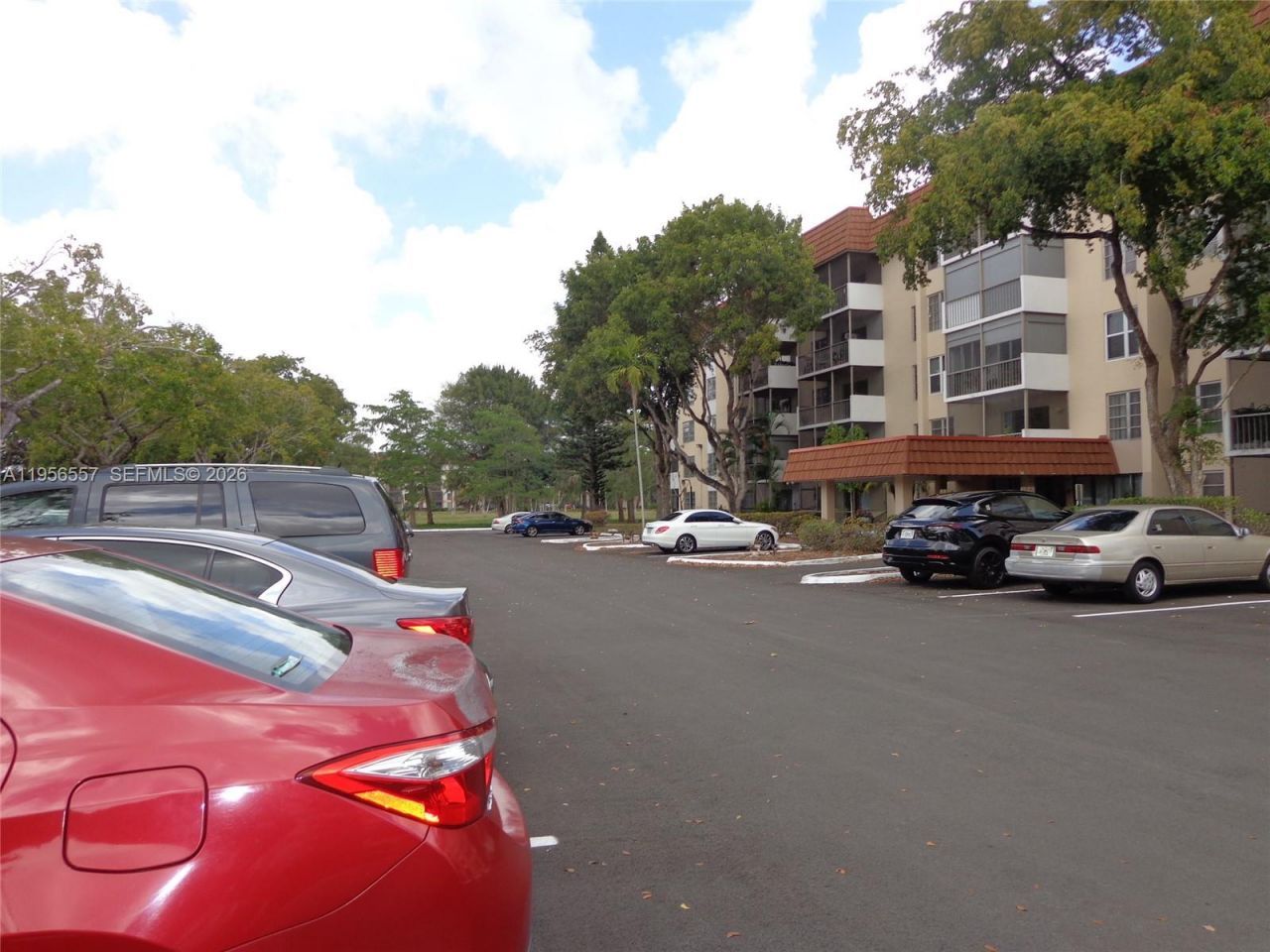 4172 Inverrary Dr, Unit 110, Lauderhill, FL 33319 Photo