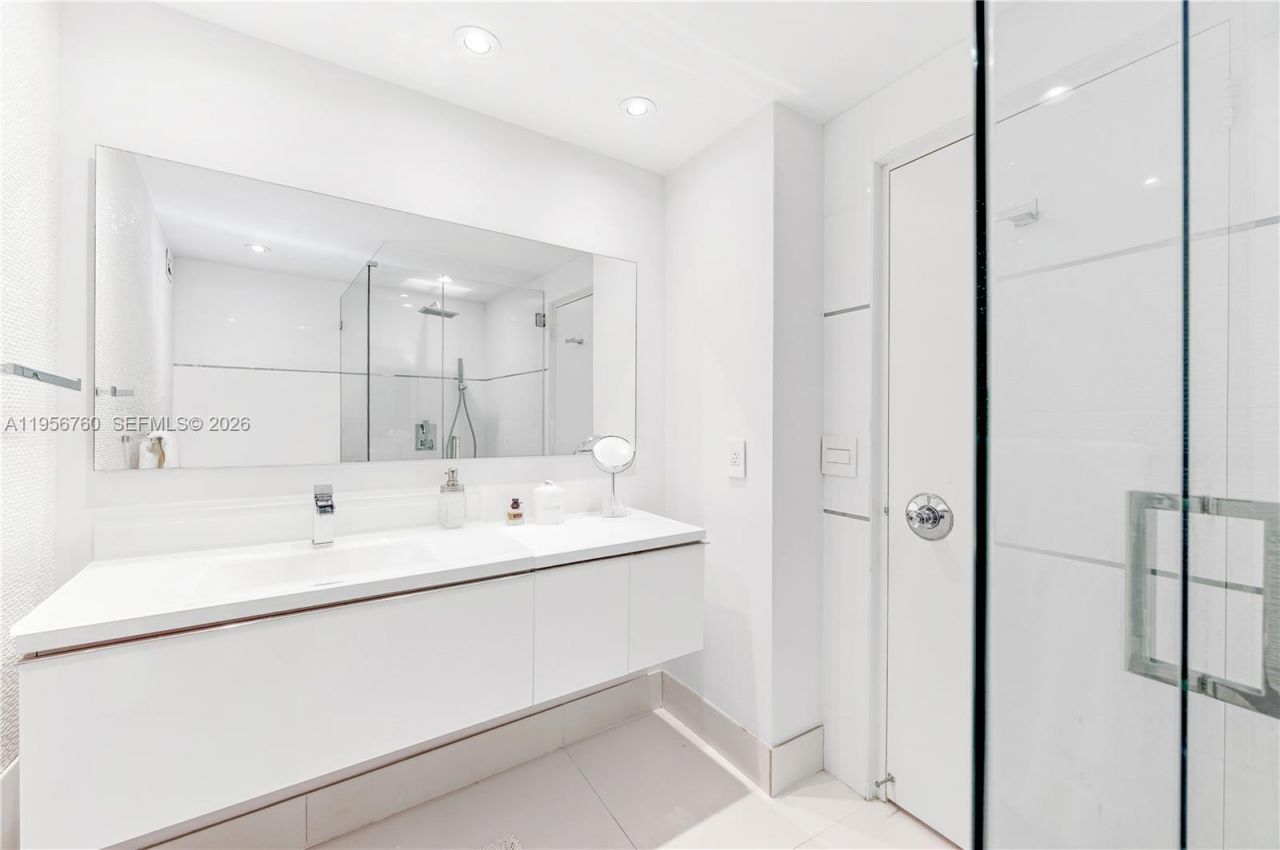 5255 Collins Ave, Unit 4A, Miami Beach, FL 33140 Photo