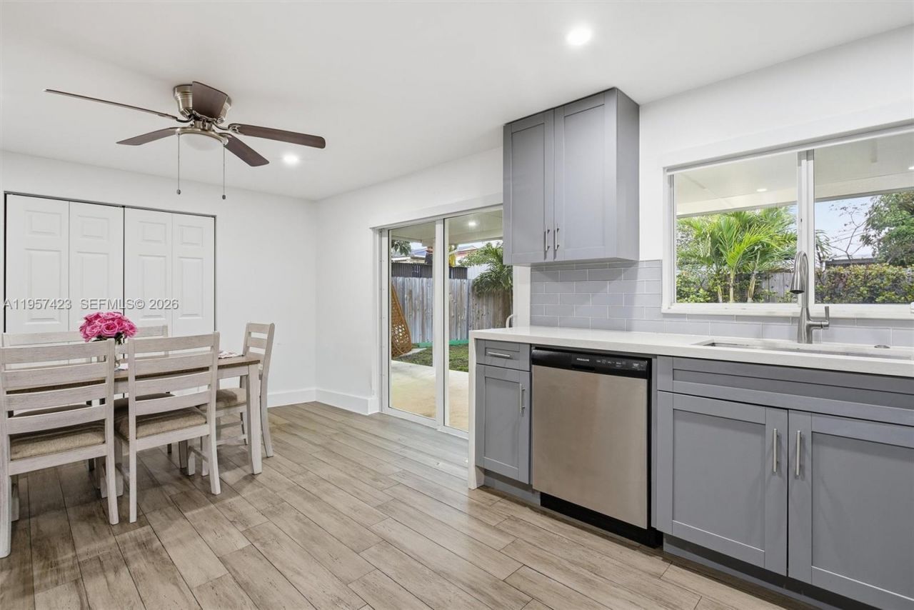 941 E 16th Pl, Hialeah, FL 33010 Photo