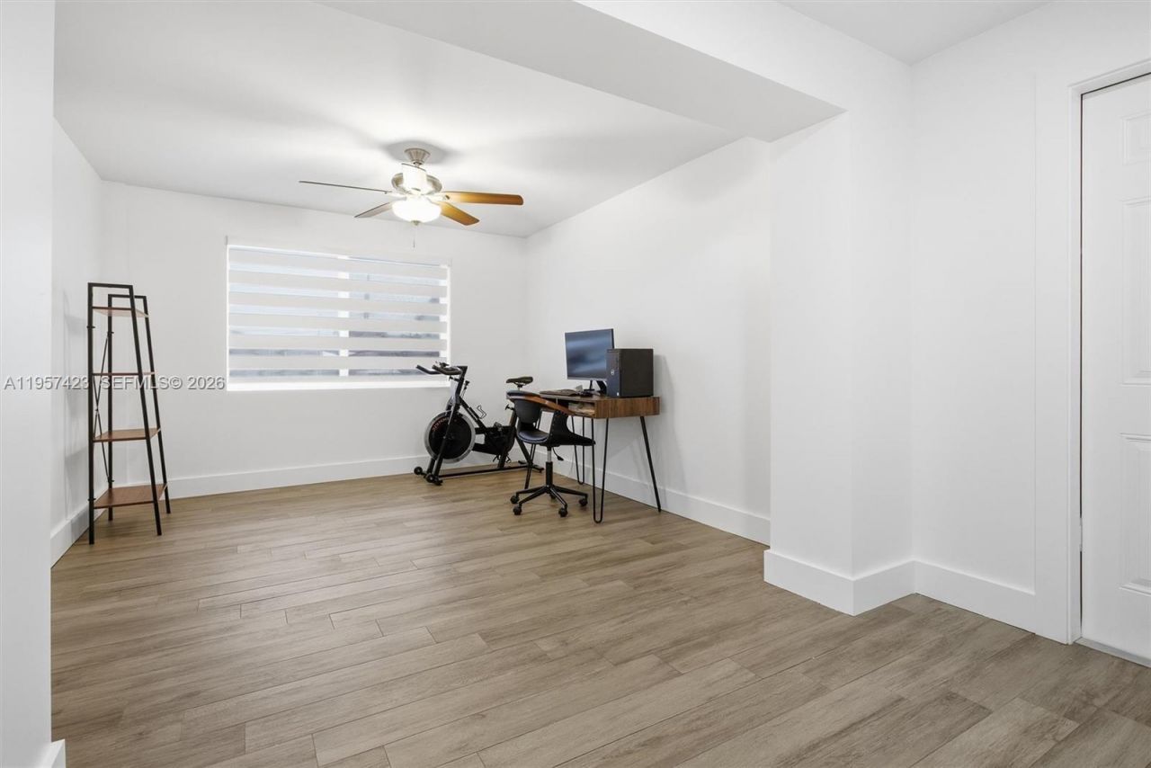 941 E 16th Pl, Hialeah, FL 33010 Photo