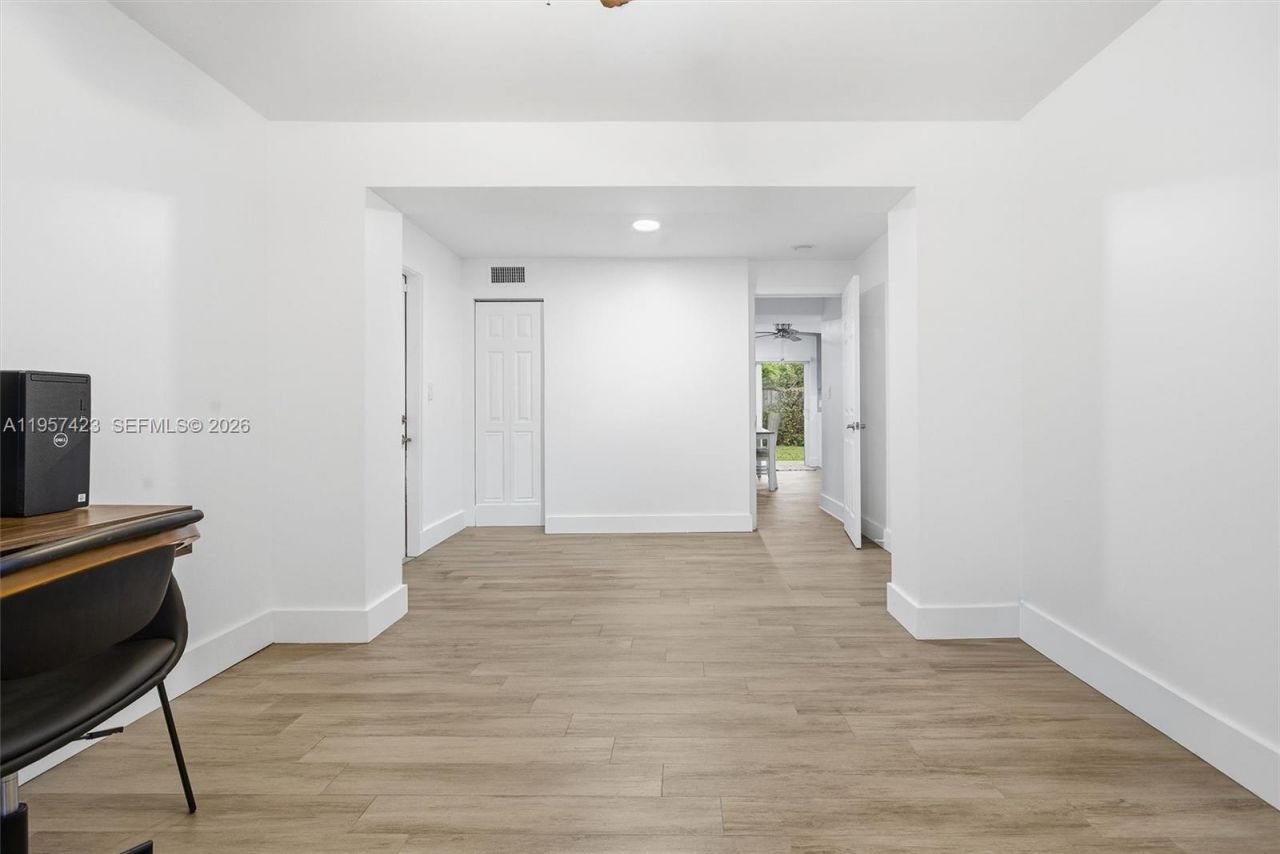 941 E 16th Pl, Hialeah, FL 33010 Photo