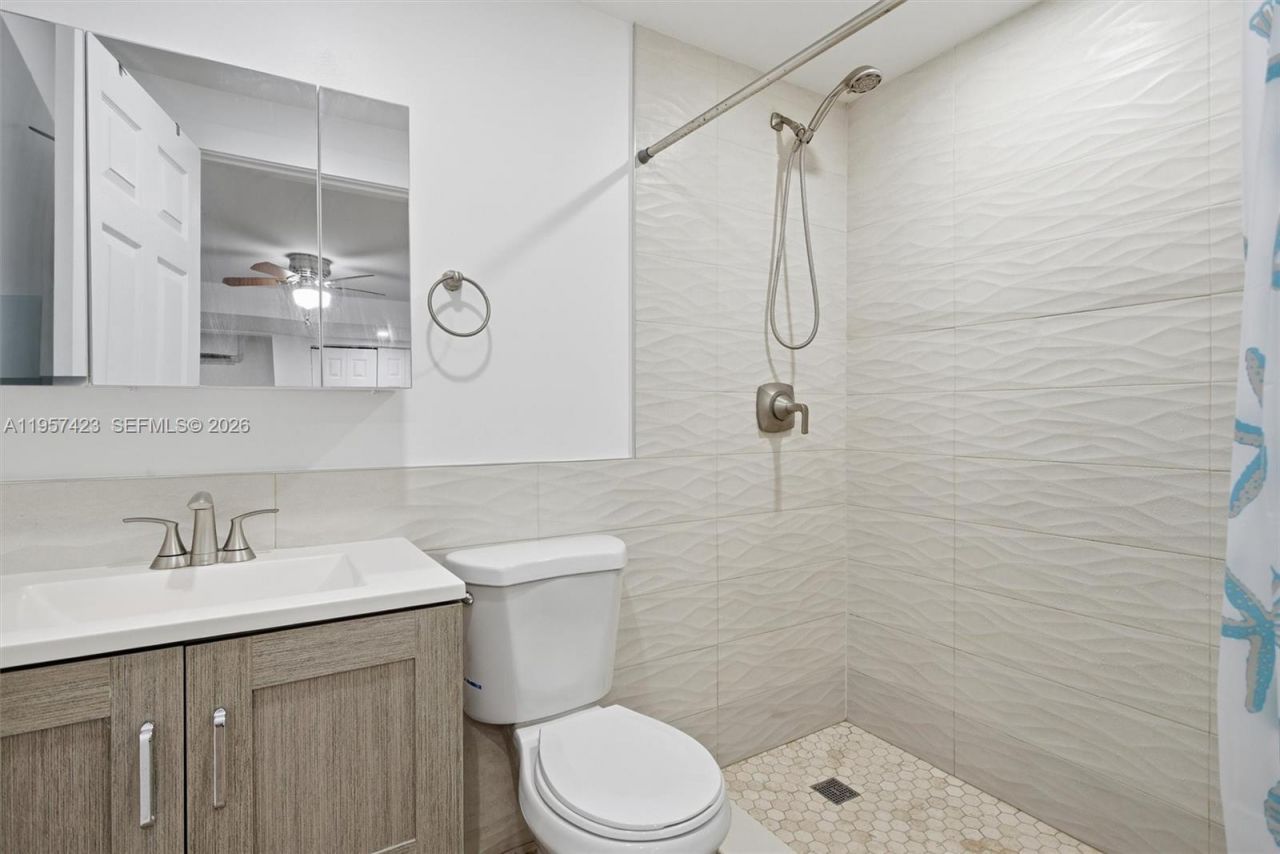 941 E 16th Pl, Hialeah, FL 33010 Photo