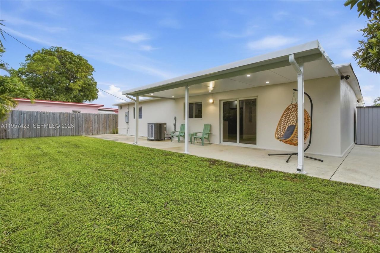 941 E 16th Pl, Hialeah, FL 33010 Photo