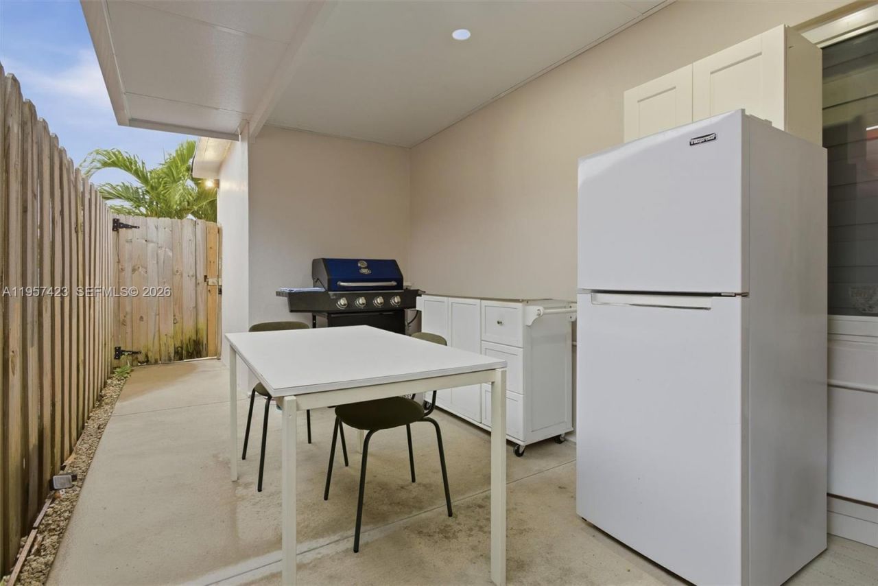 941 E 16th Pl, Hialeah, FL 33010 Photo