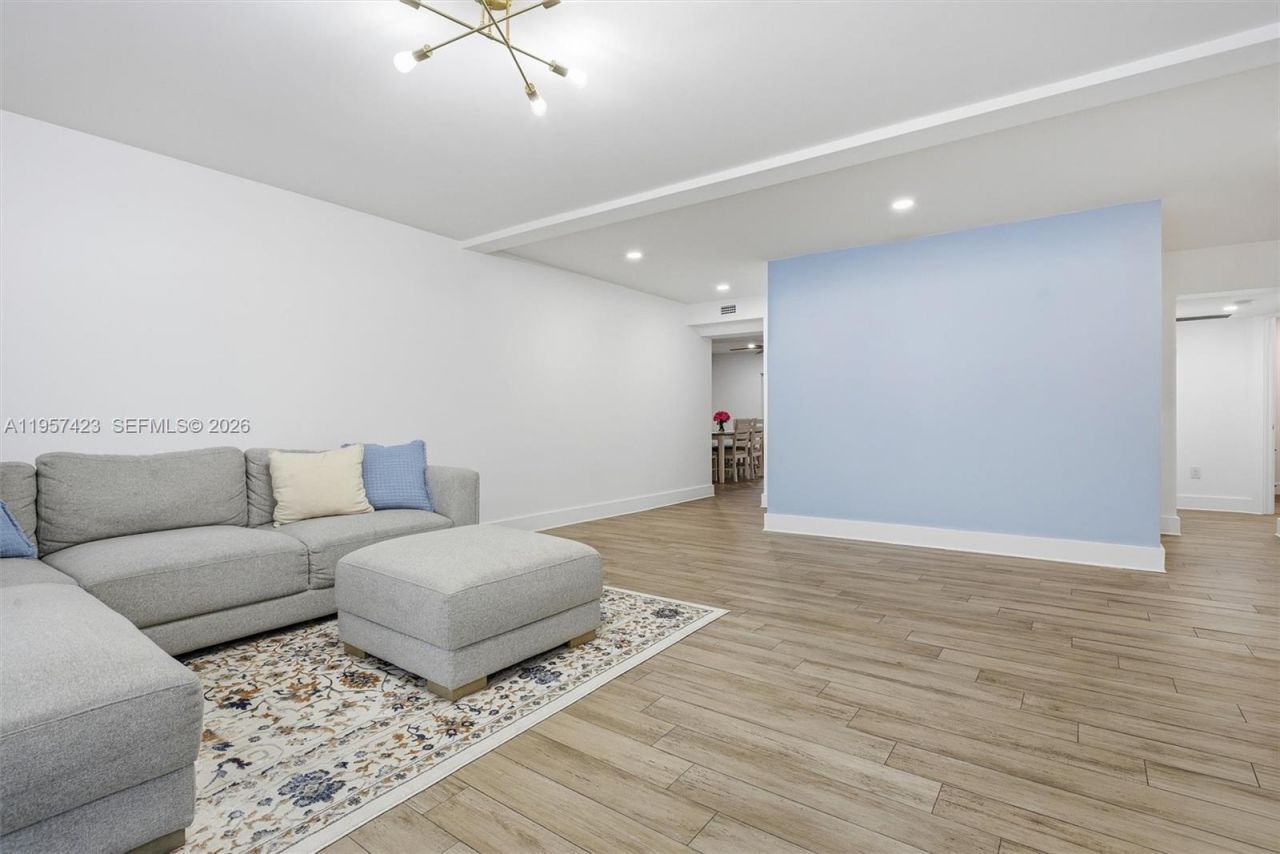 941 E 16th Pl, Hialeah, FL 33010 Photo