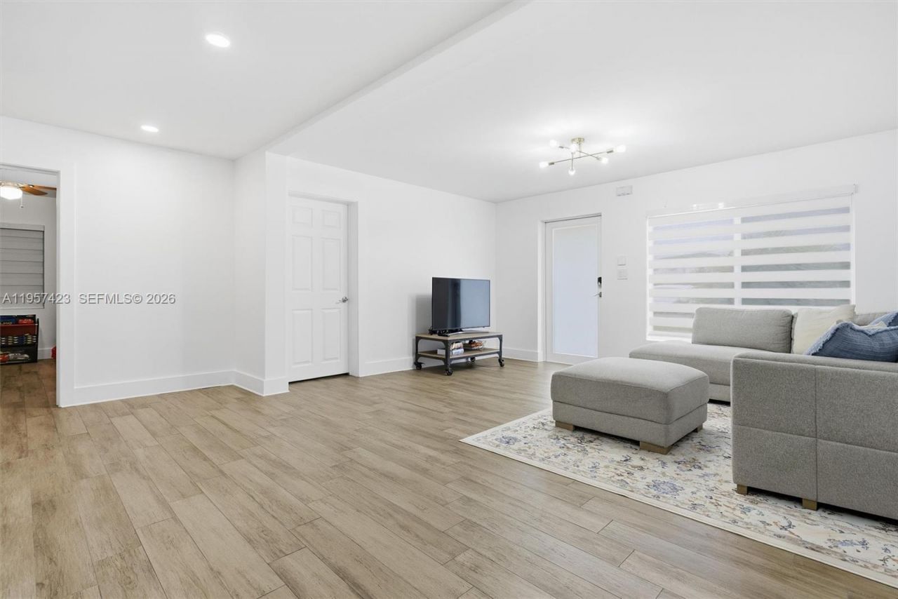 941 E 16th Pl, Hialeah, FL 33010 Photo