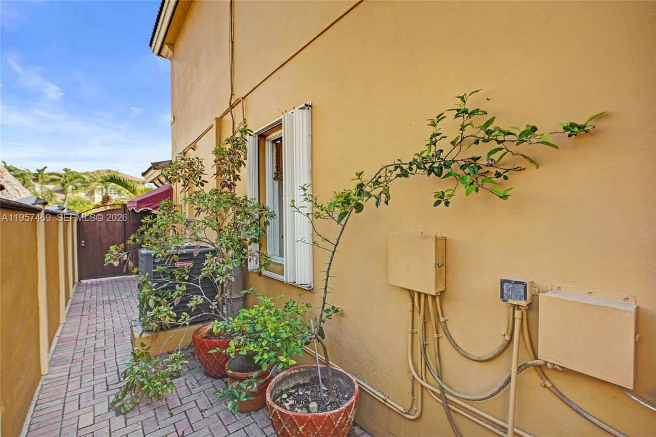 876 SW 155th Ct , Miami, FL 33194 Photo