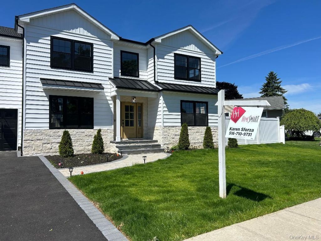26 Essex Road, Bethpage, NY 11714 Main Photo