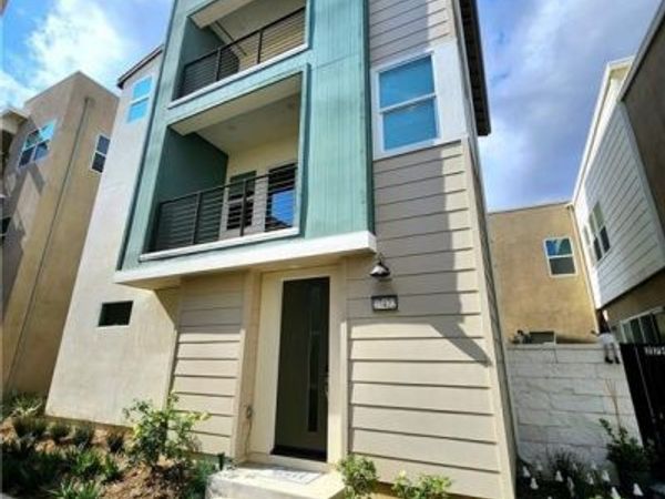 27422 Pioneer Court, Valencia, CA 91381