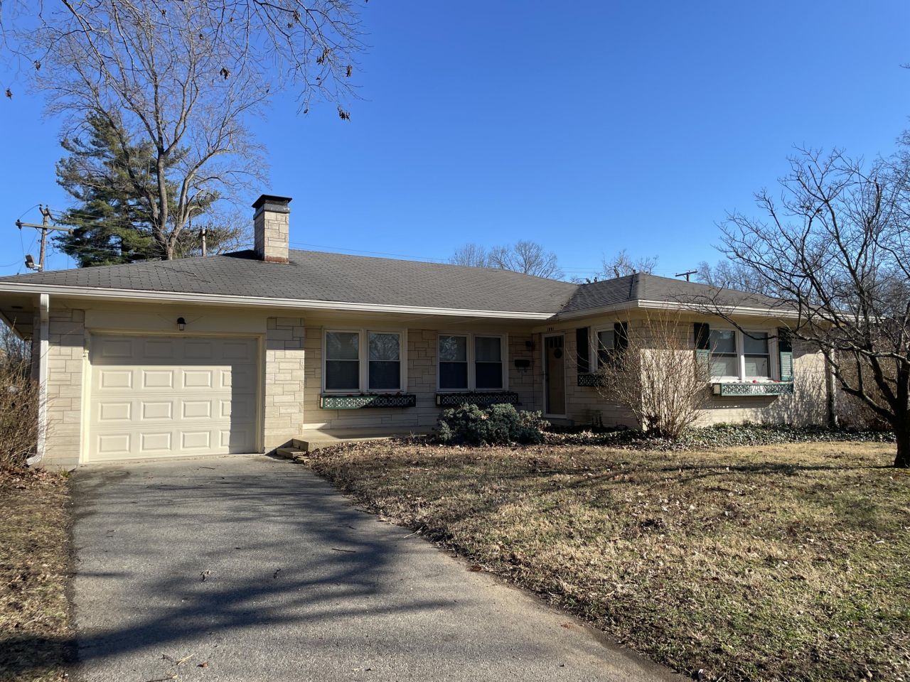 1091 Collins Lane, Frankfort, KY 40601 Main Photo