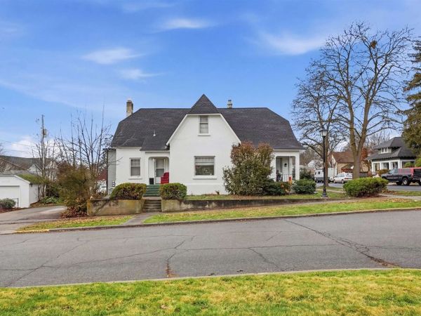 323 5th St, Cheney, WA 99004