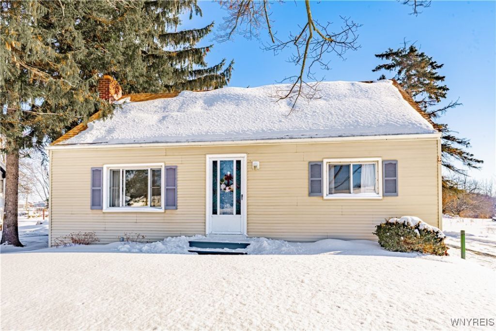 6107 Shawnee Road, Sanborn, NY 14132 Main Photo