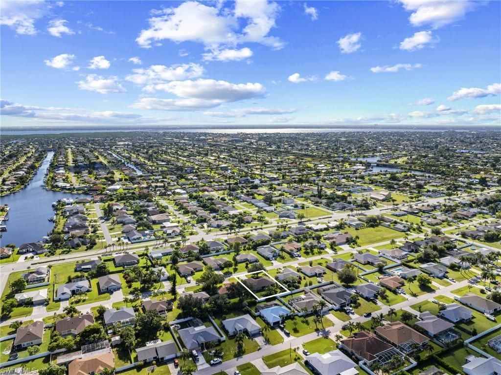 2114 SE 8th Pl, Cape Coral, FL 33990 Photo