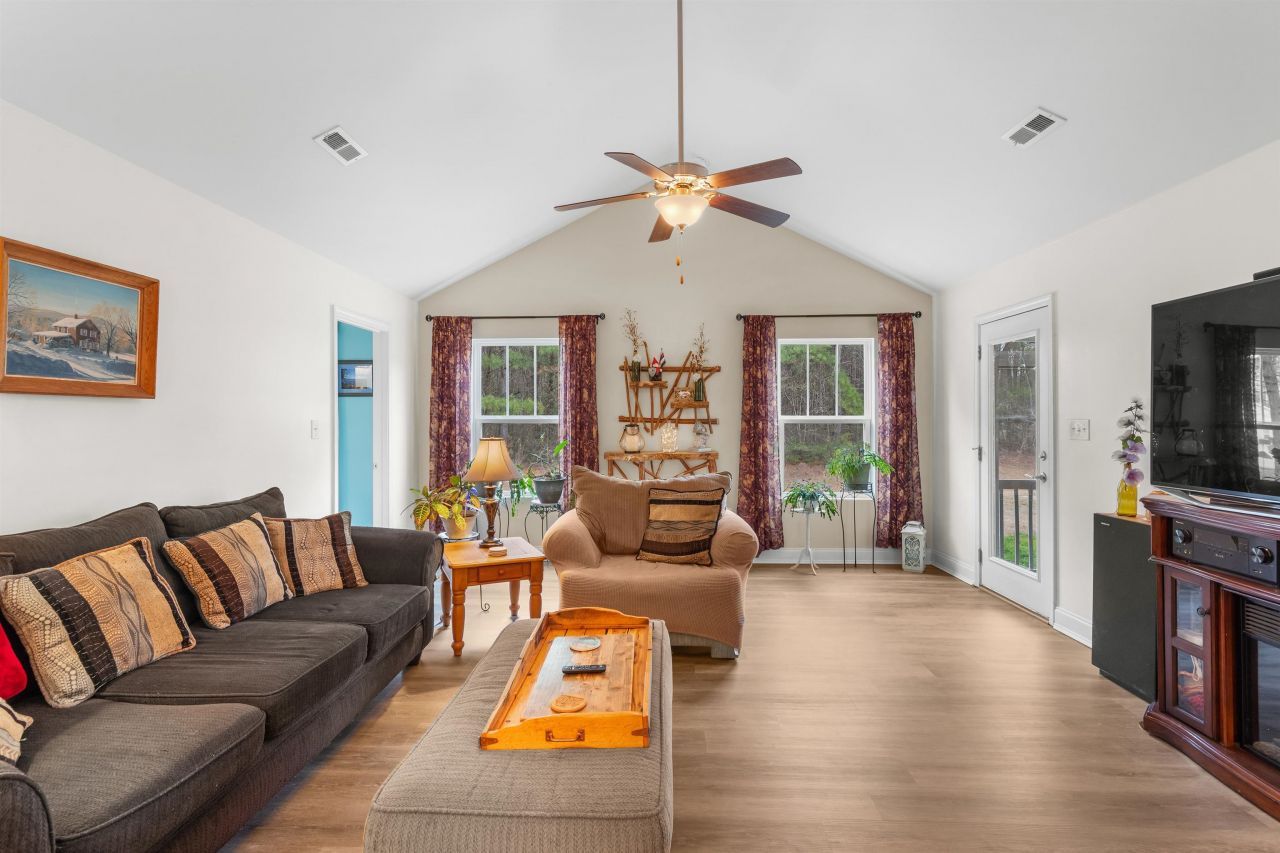 544 Shea Loop Photo 17