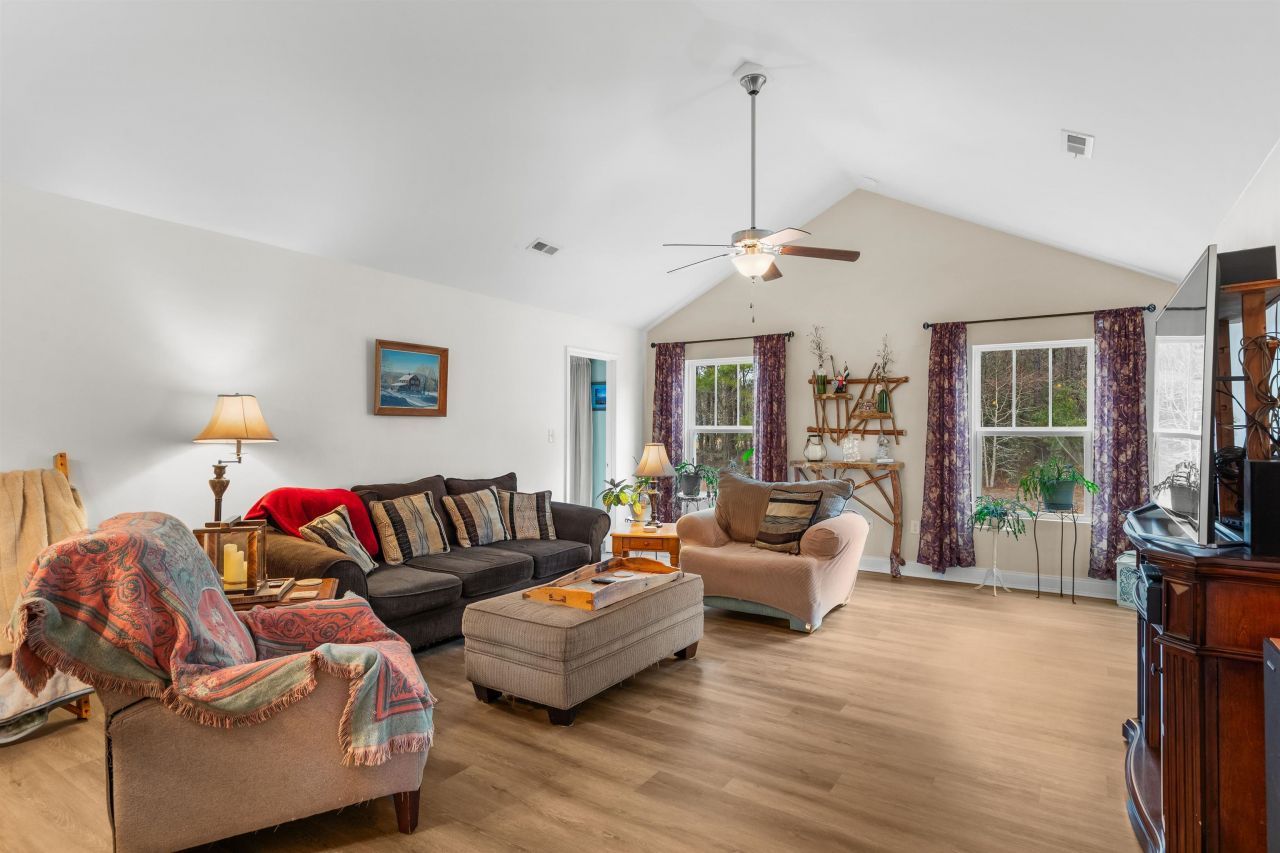 544 Shea Loop Photo 18