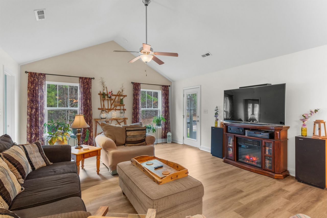 544 Shea Loop Photo 19