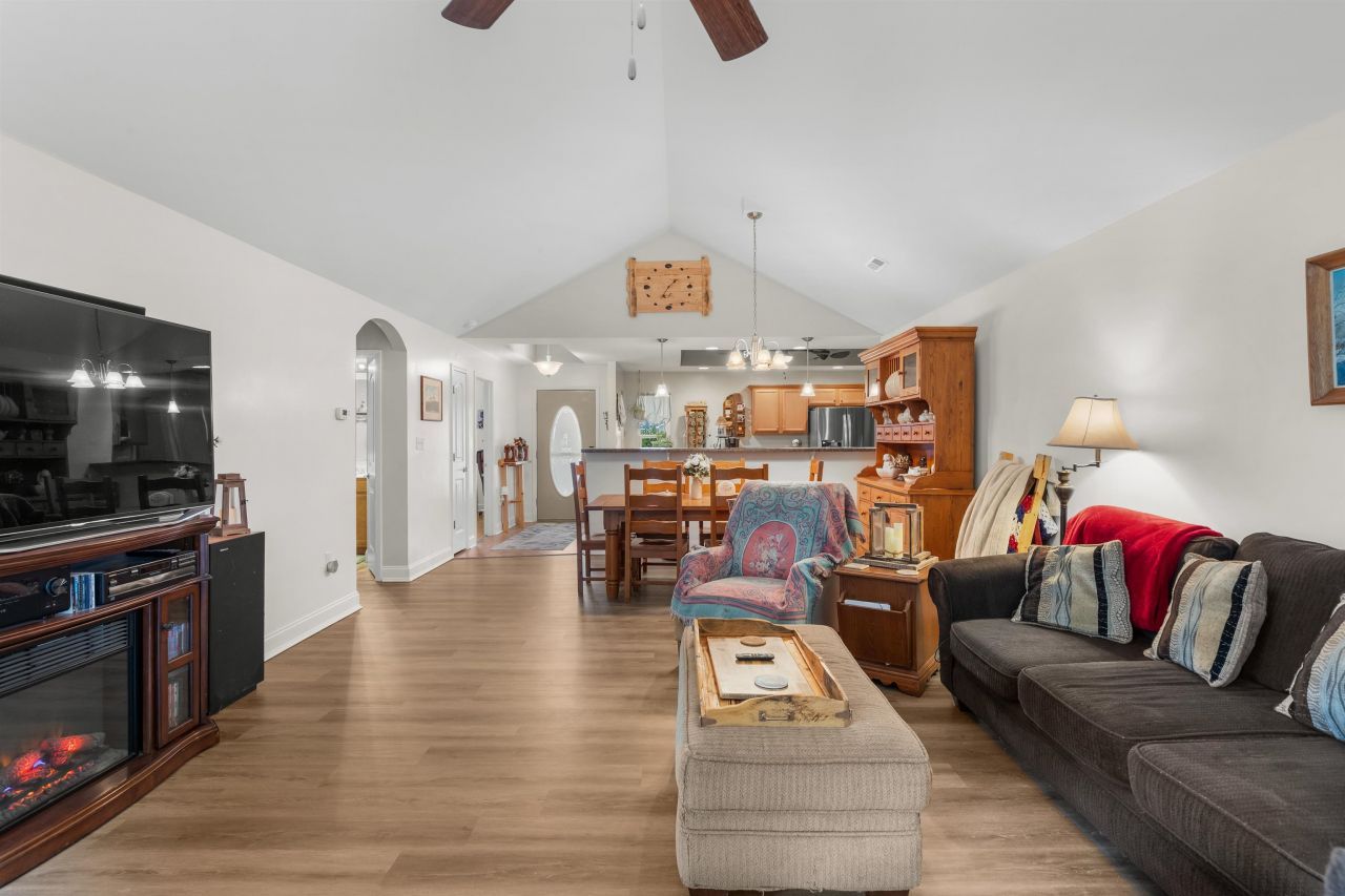 544 Shea Loop Photo 22