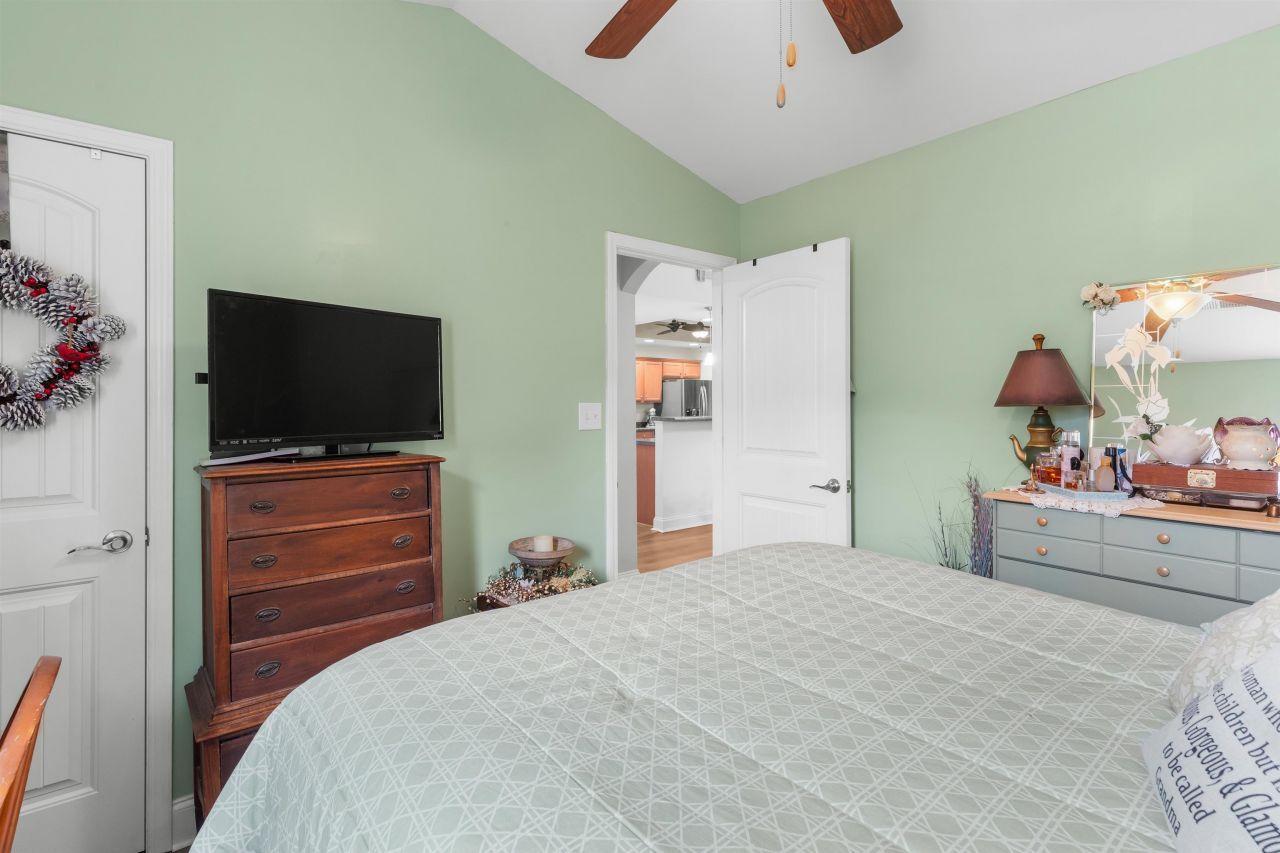 544 Shea Loop Photo 28