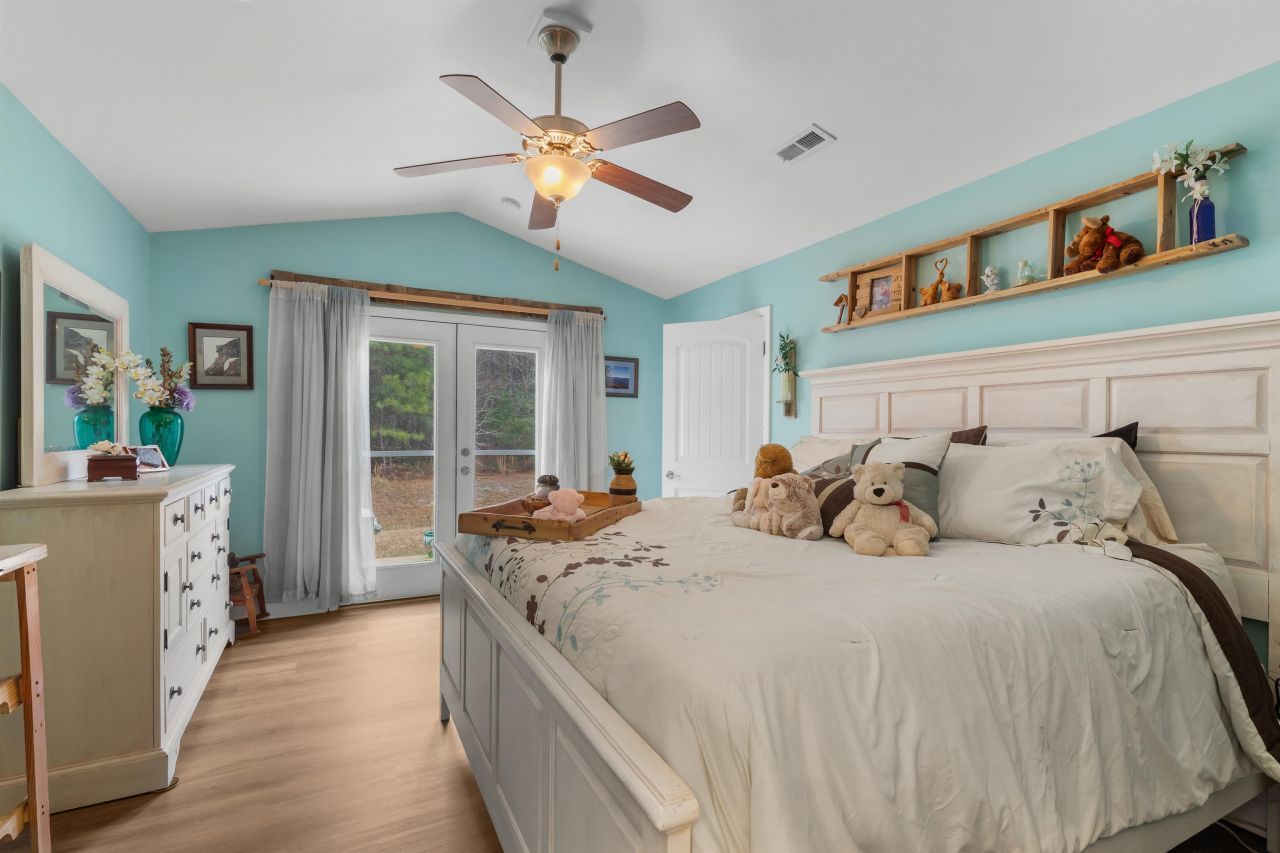 544 Shea Loop Photo 32