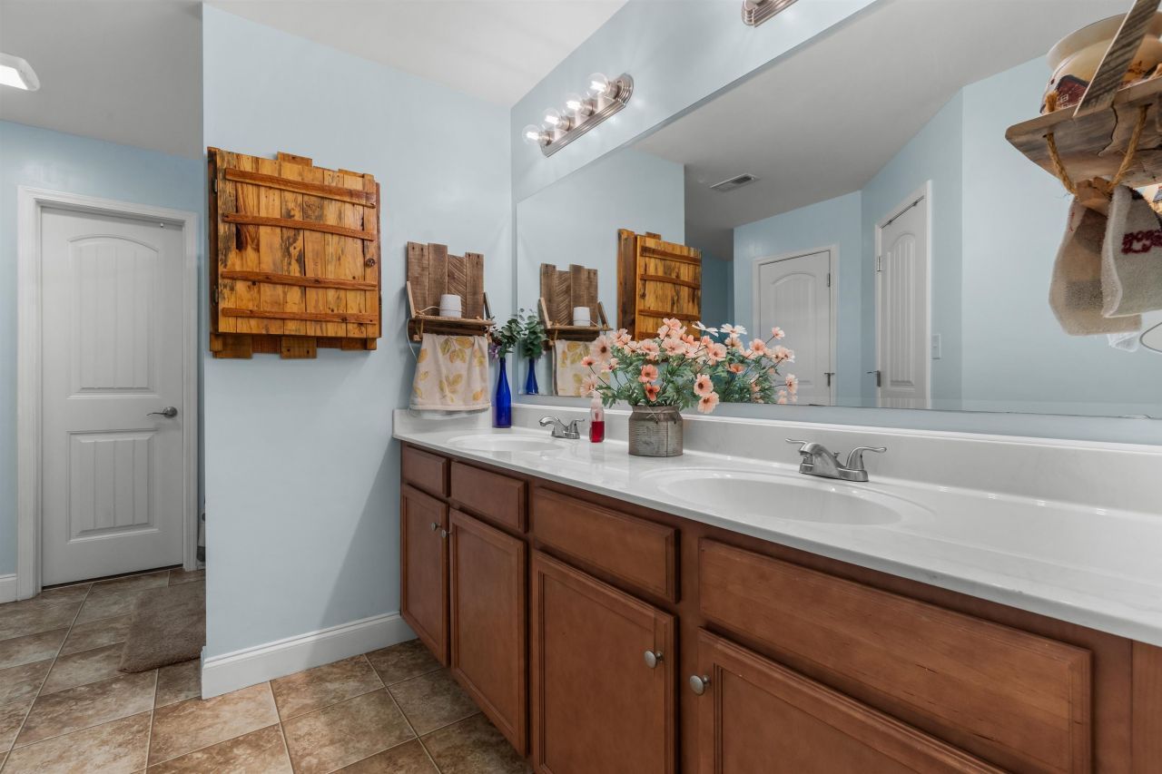 544 Shea Loop Photo 33