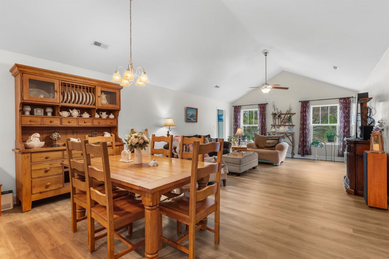 544 Shea Loop Photo 7