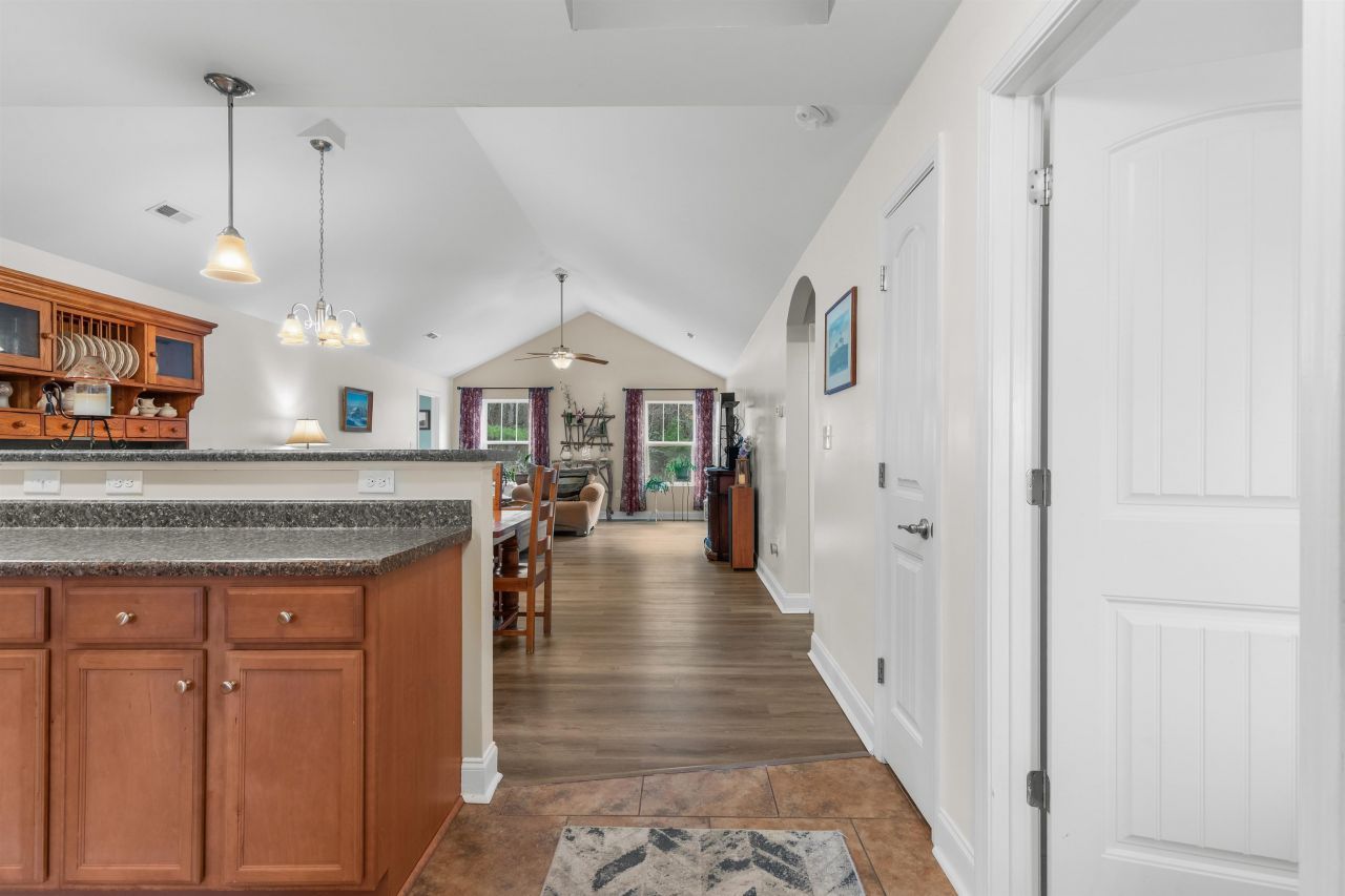 544 Shea Loop Photo 8