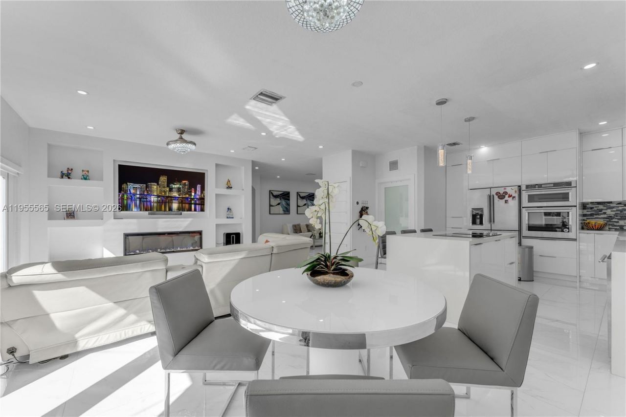 15412 SW 183rd Ter, Miami, FL 33187 Photo