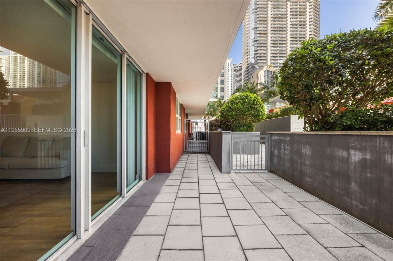 1155 Brickell Bay Dr, Unit 606, Miami, FL 33131 Photo