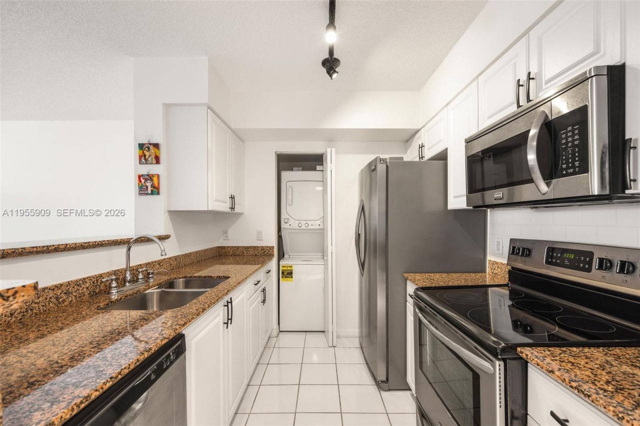 1155 Brickell Bay Dr, Unit 606, Miami, FL 33131 Photo