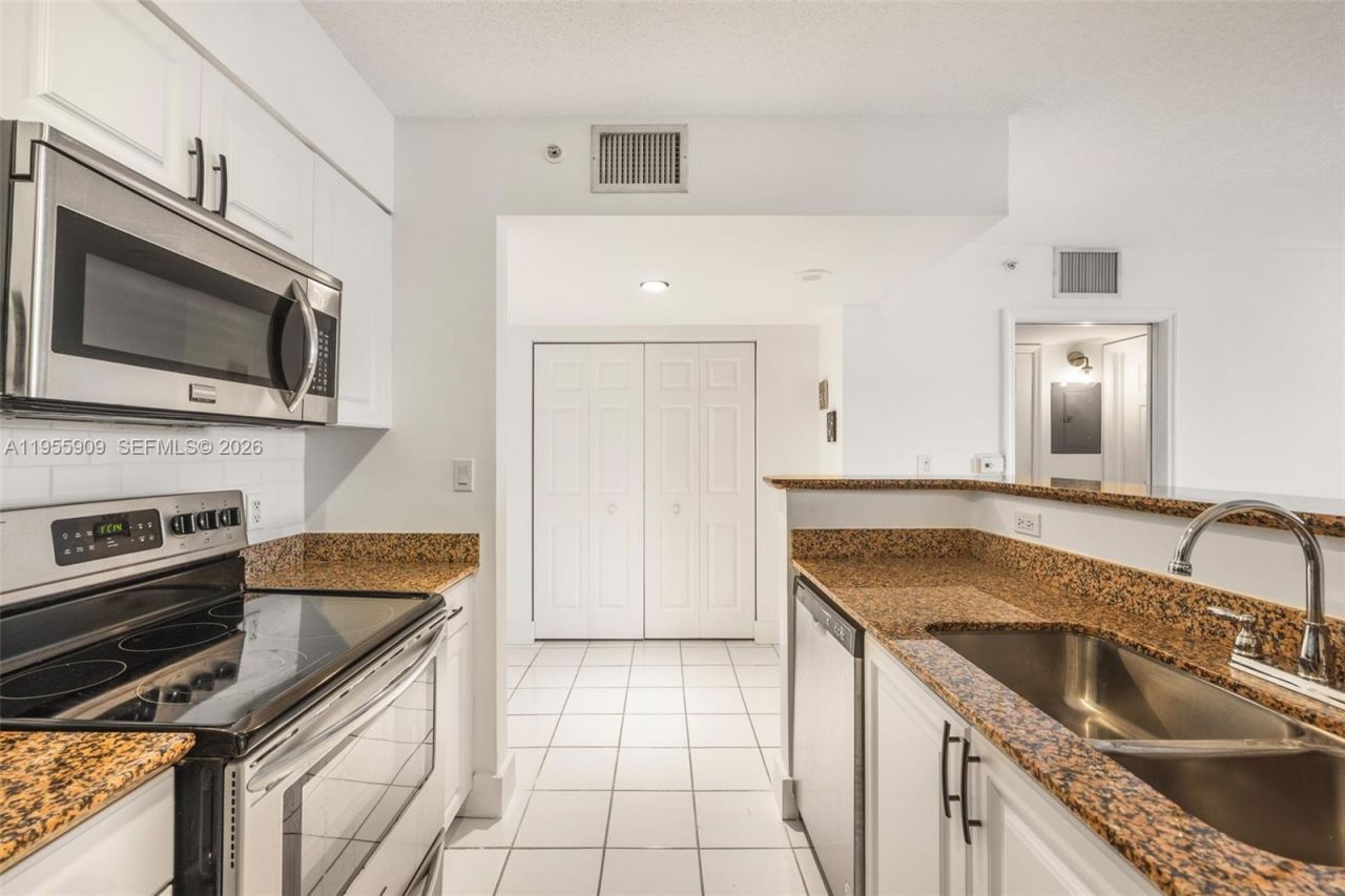 1155 Brickell Bay Dr, Unit 606, Miami, FL 33131 Photo