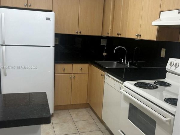 7110 NW 179th St, Unit 110, Hialeah, FL 33015