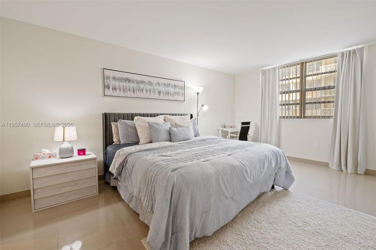 1833 S Ocean Dr , Unit 809, Hallandale Beach, FL 33009 Photo